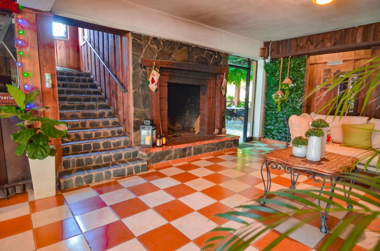 Hotel Rancho Constanza & Cabanas De La Montana Екстериор снимка