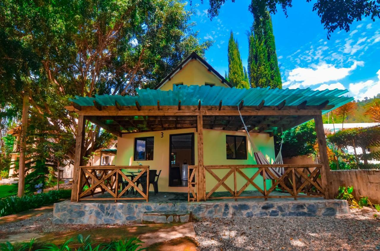 Hotel Rancho Constanza & Cabanas De La Montana Екстериор снимка